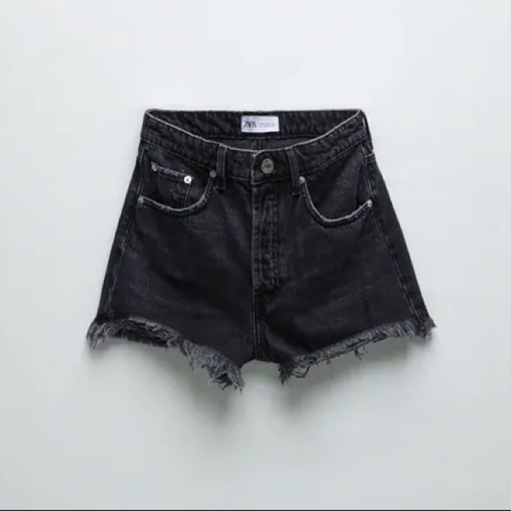 Zara HI-RISE FRAYED DENIM SHORTS
